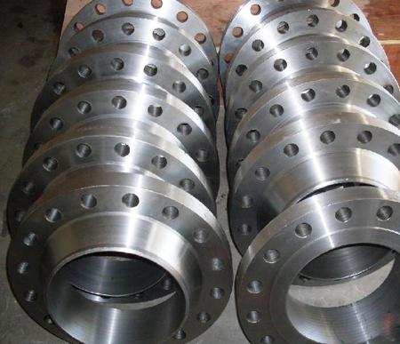 Features of welding neck flanges