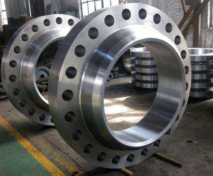 Large diameter weld neck flange